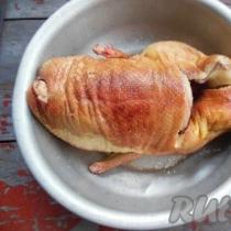 Cooking duck stuffed with apples and buckwheat
