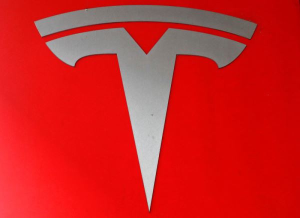 Акции Tesla падают — презентация роботакси не впечатлила инвесторов